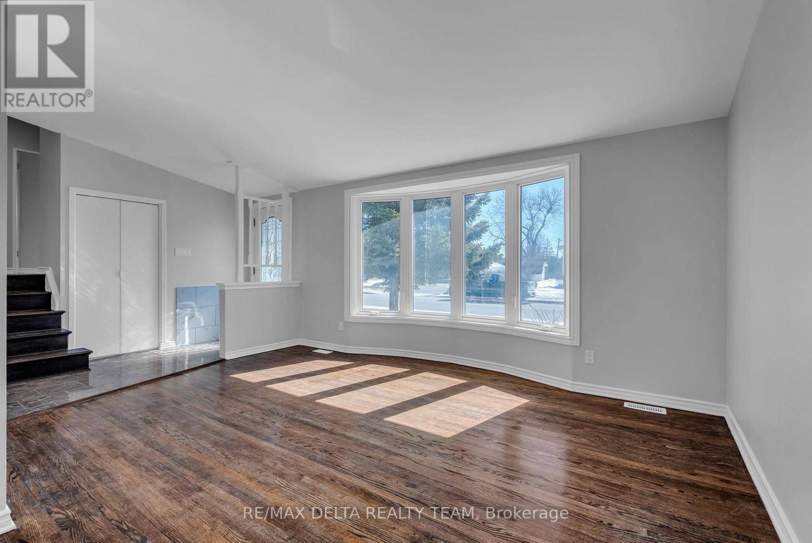 Ottawa, ON K1E1H1,239 TOMPKINS AVENUE