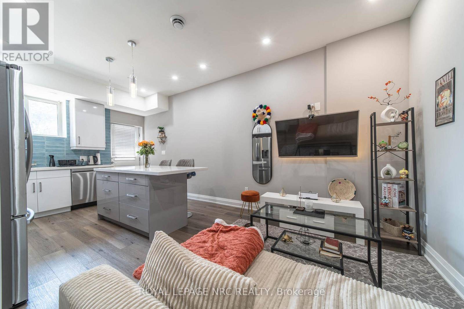 St. Catharines (facer), ON L2M5P1,37A ORMONDE AVENUE
