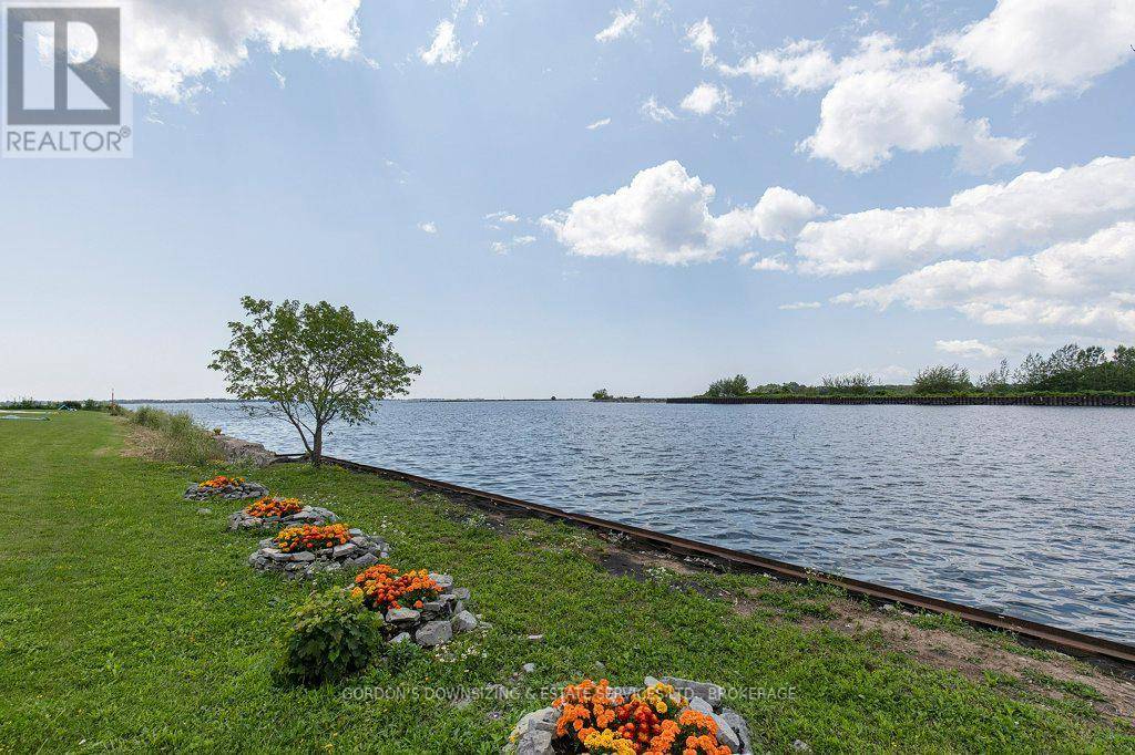 Kingston (central City West), ON K7M8H3,1000 King ST West #704