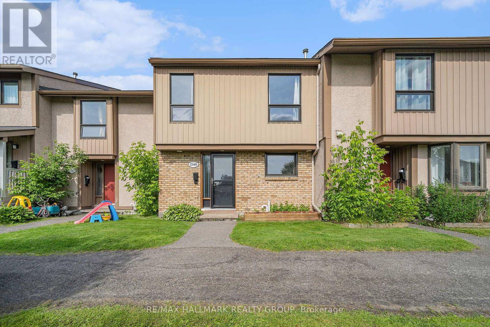 Ottawa, ON K1B4N7,2169 STONEHENGE CRESCENT
