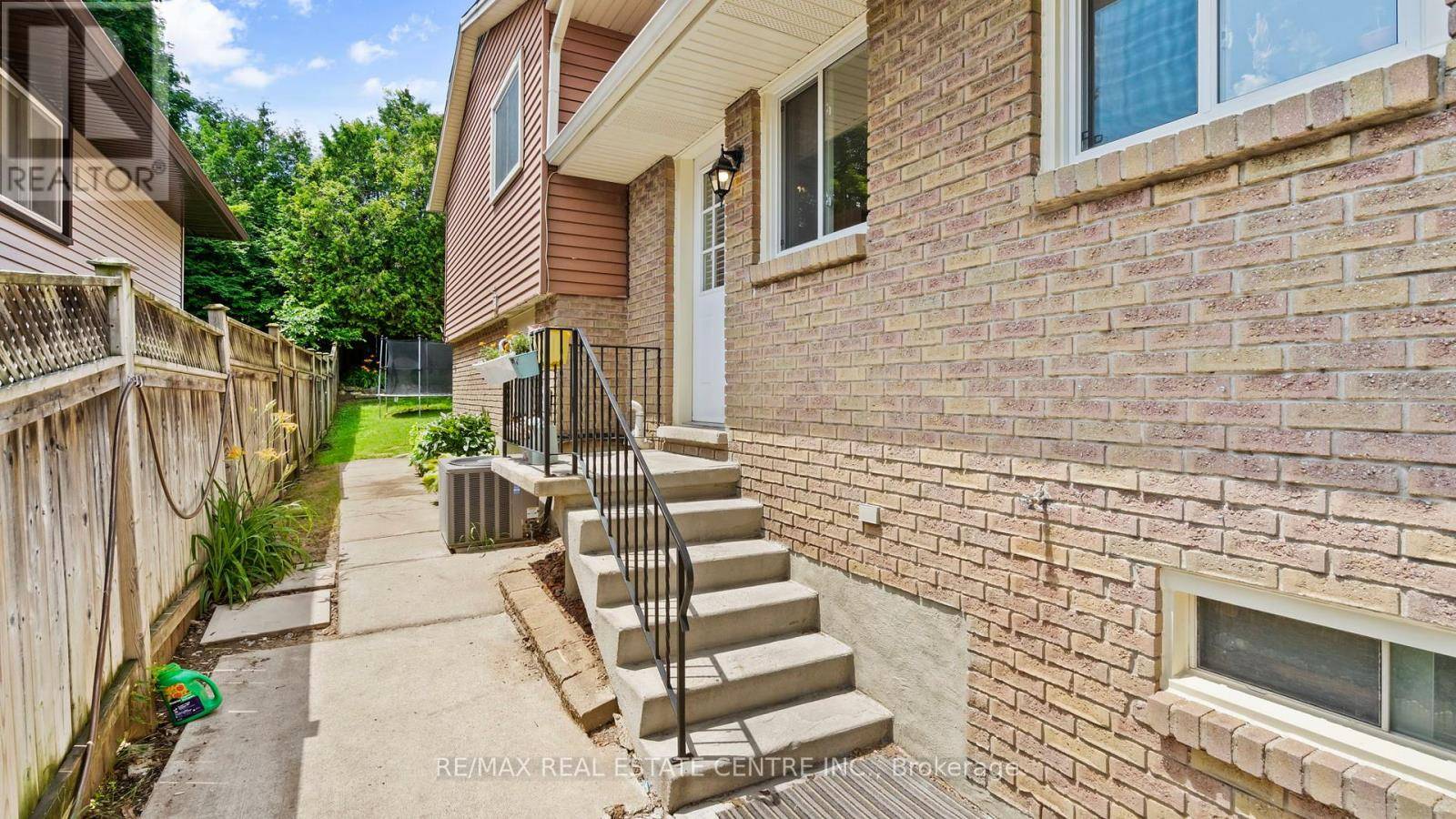 Cambridge, ON N1R7A7,71 NORTHVIEW HEIGHTS DRIVE