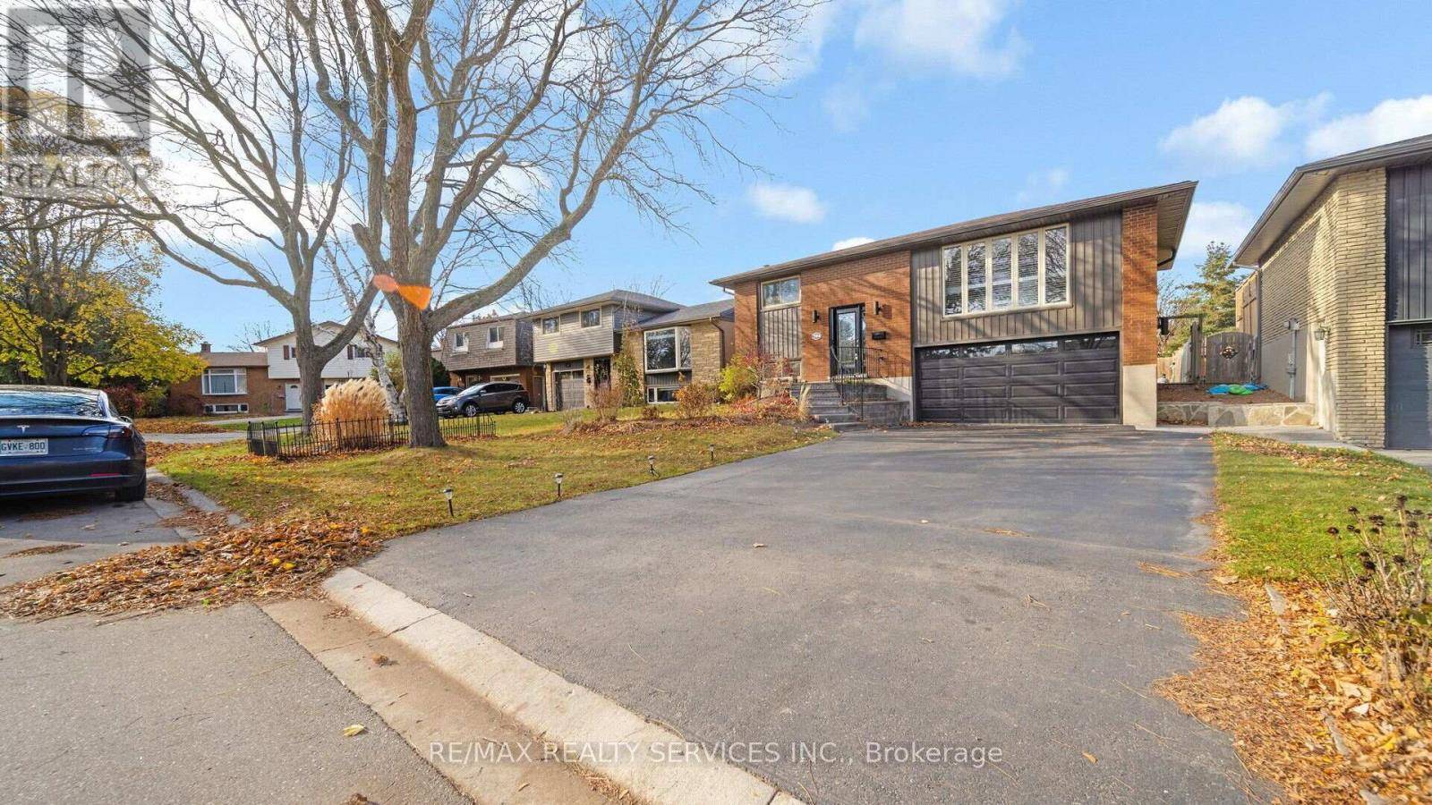 Waterloo, ON N2L5P1,364 ROSELAWN PLACE S
