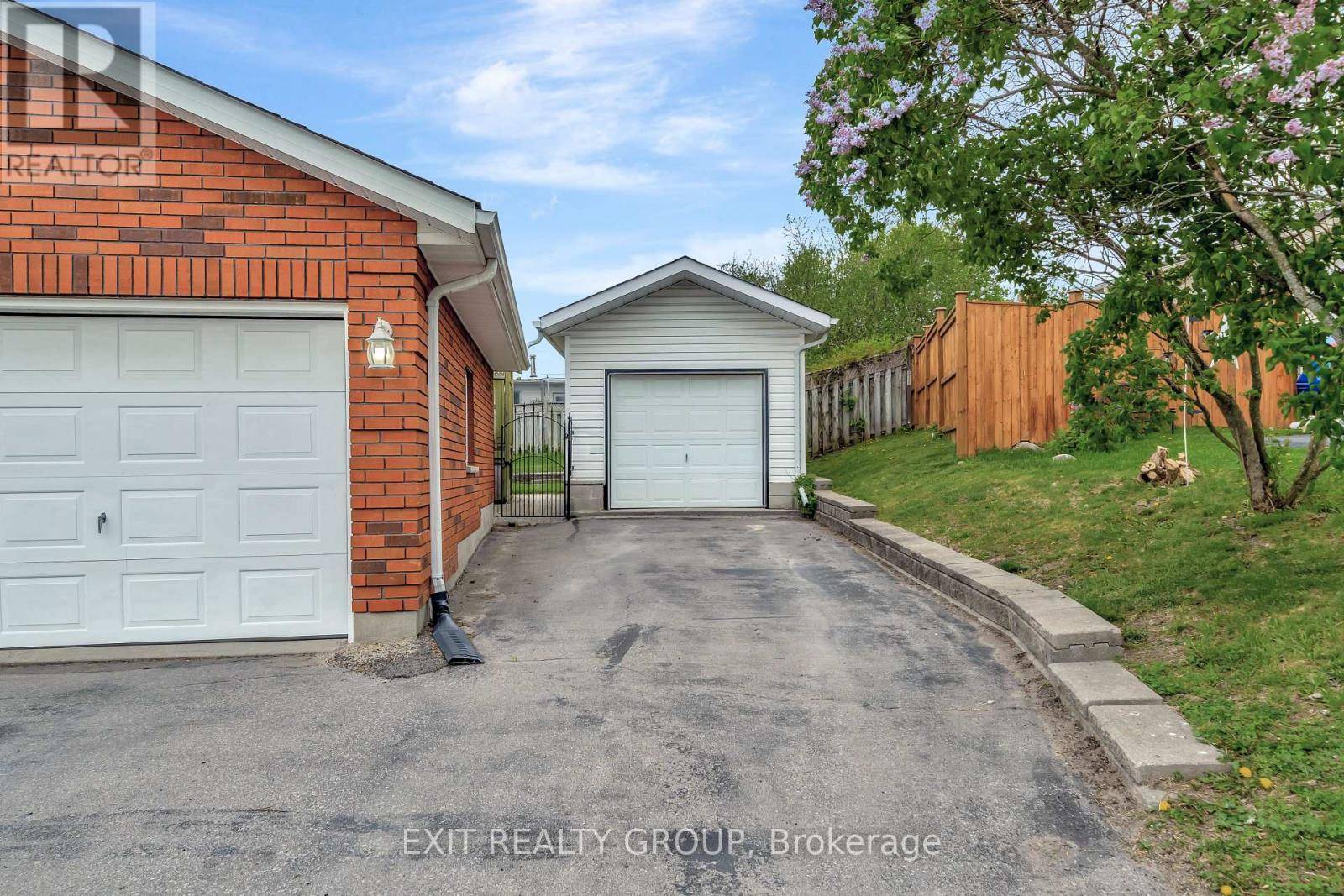 Quinte West (sidney Ward), ON K8V6M8,44 BLEEKER AVENUE