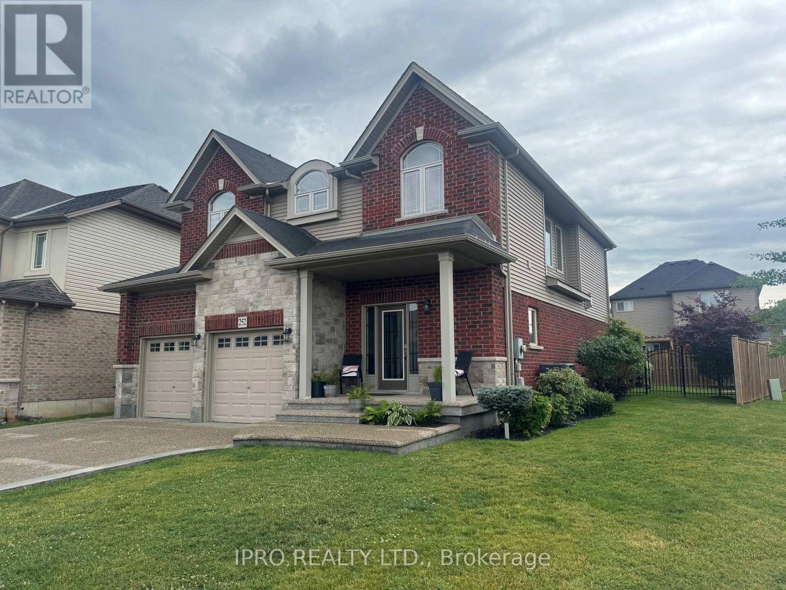252 WESTBANK TRAIL, Hamilton (stoney Creek Mountain), ON L8K5R9