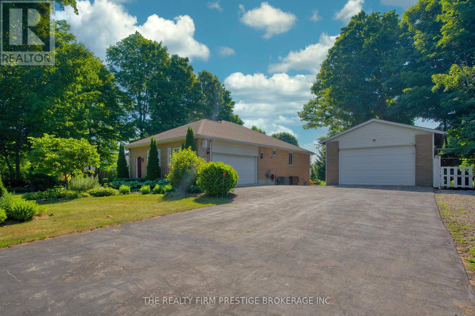 25189 GRAY LINE, West Elgin (west Lorne), ON N0L2P0