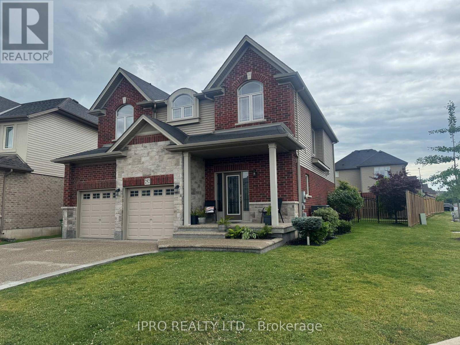 252 WESTBANK TRAIL, Hamilton (stoney Creek Mountain), ON L8K5R9