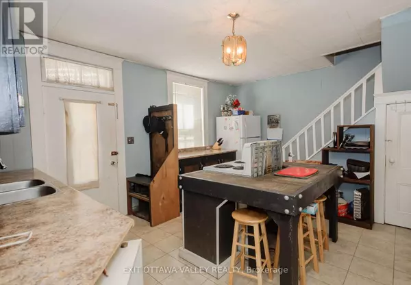 Pembroke, ON K8A3Y1,468 MOFFAT STREET