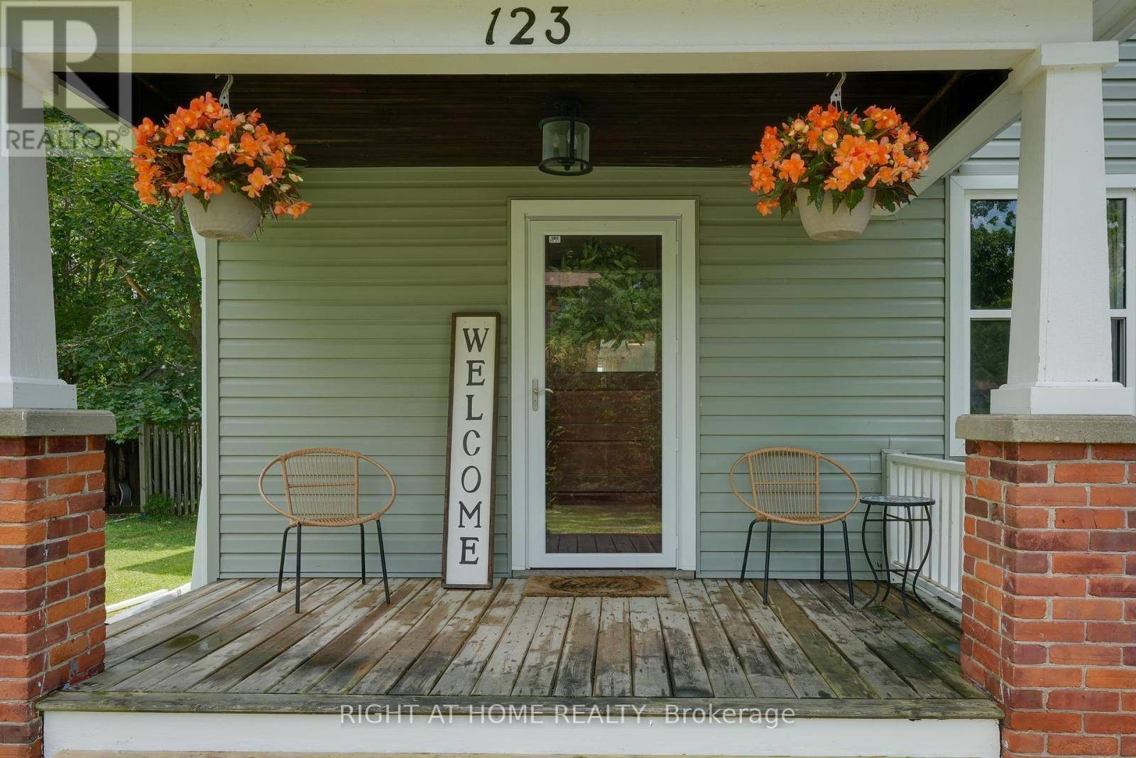 Kawartha Lakes (woodville), ON K0M2T0,123 JOHN STREET