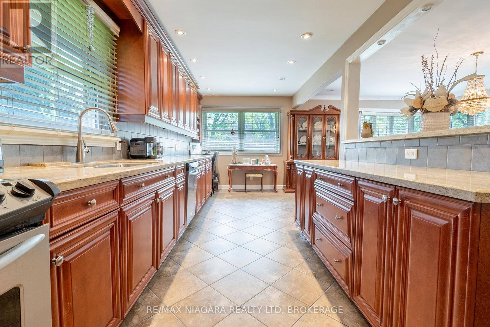 St. Catharines (vine/linwell), ON L2M7R5,679 NIAGARA STREET