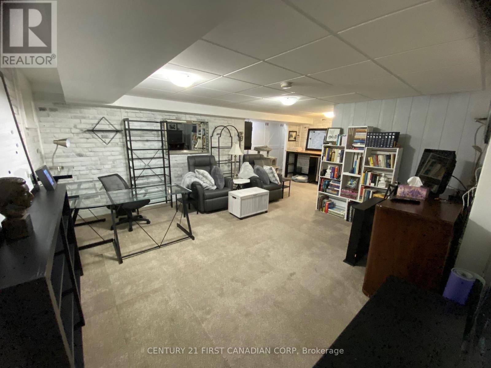 London East (east B), ON N5Y3X6,572 CHEAPSIDE STREET