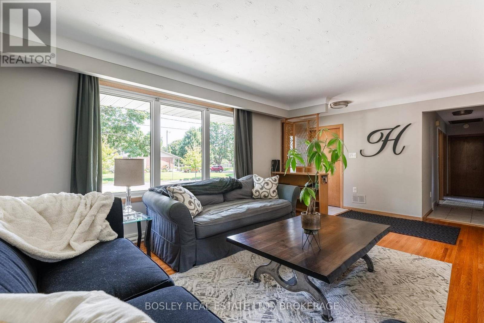 St. Catharines (carlton/bunting), ON L2M4L6,60 ROYAL MANOR DRIVE