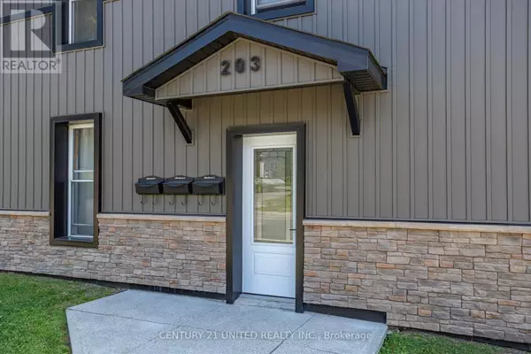 Peterborough (ashburnham Ward 4), ON K9H1J7,203 CARLISLE AVENUE