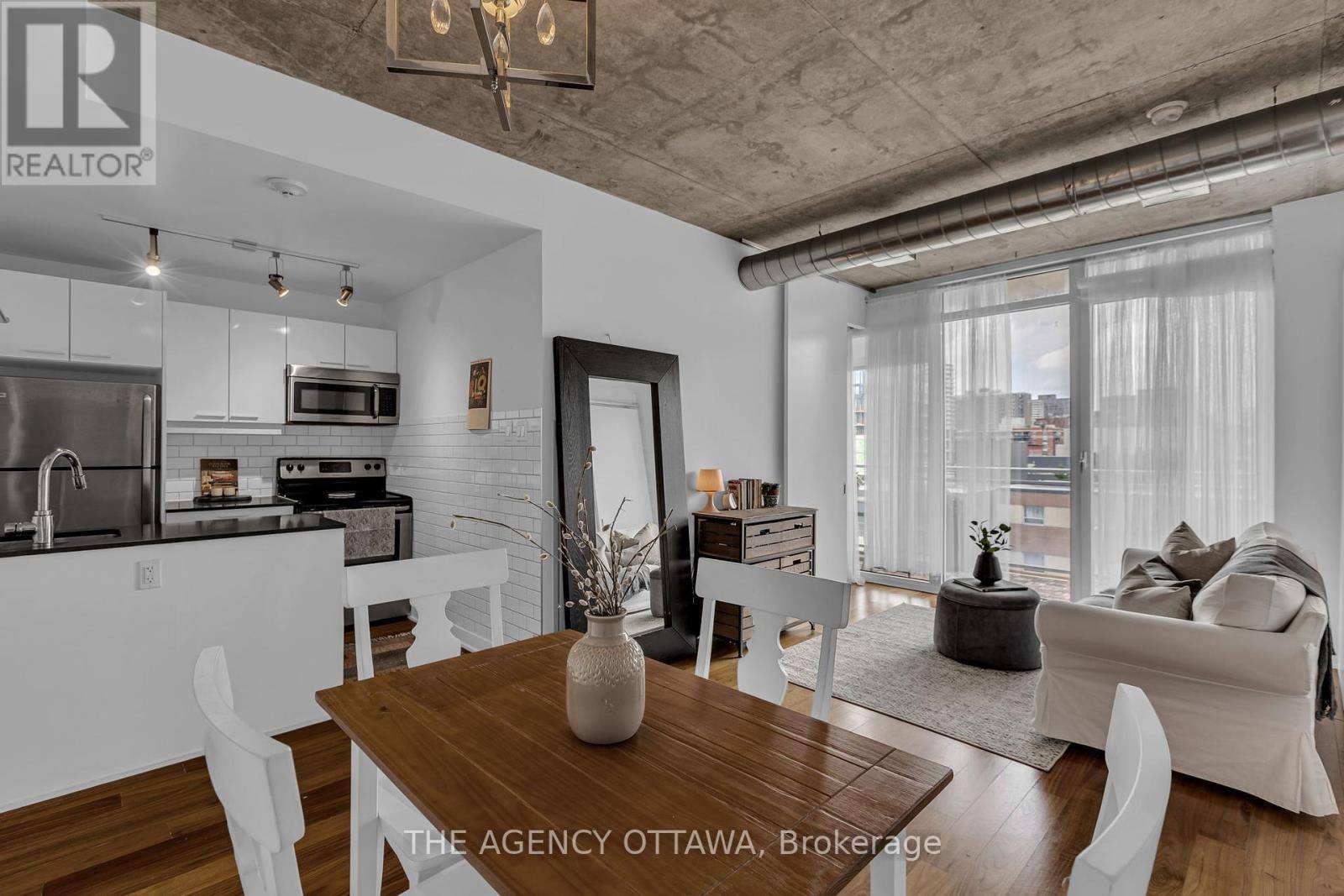 Ottawa, ON K2P0R4,354 GLADSTONE AVE #415