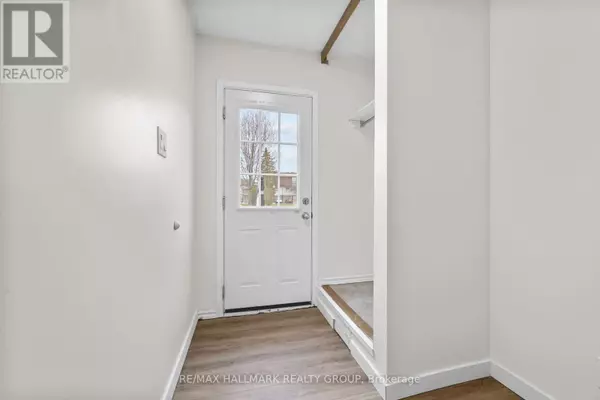 Ottawa, ON K1B5A9,1955 Greenway Pkwy #48