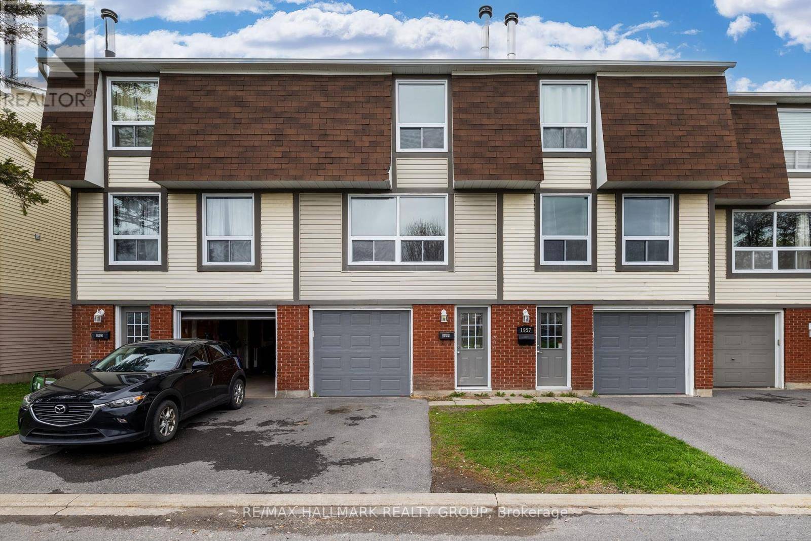 1955 Greenway Pkwy #48, Ottawa, ON K1B5A9