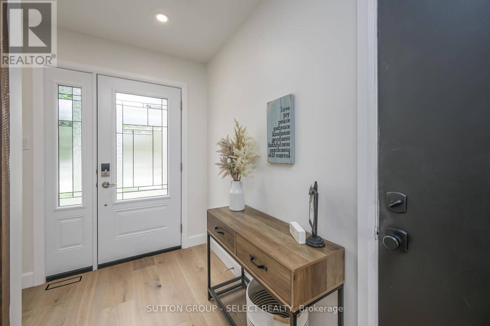London South (south X), ON N6E3P5,83 ERICA CRESCENT