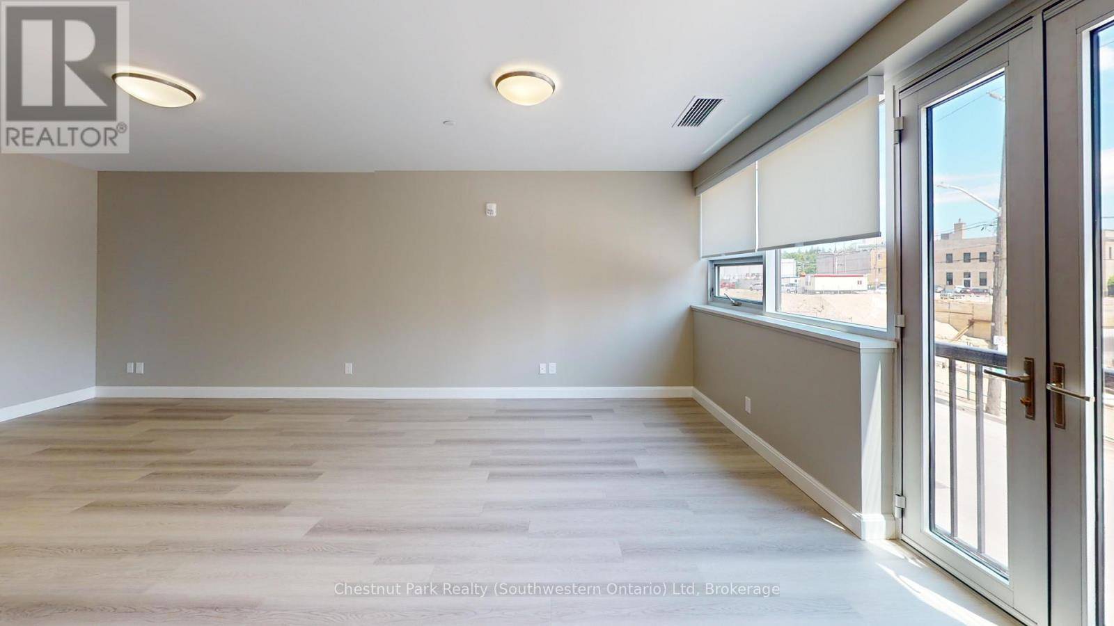 Guelph (downtown), ON N1H2T2,2 QUEBEC ST #201