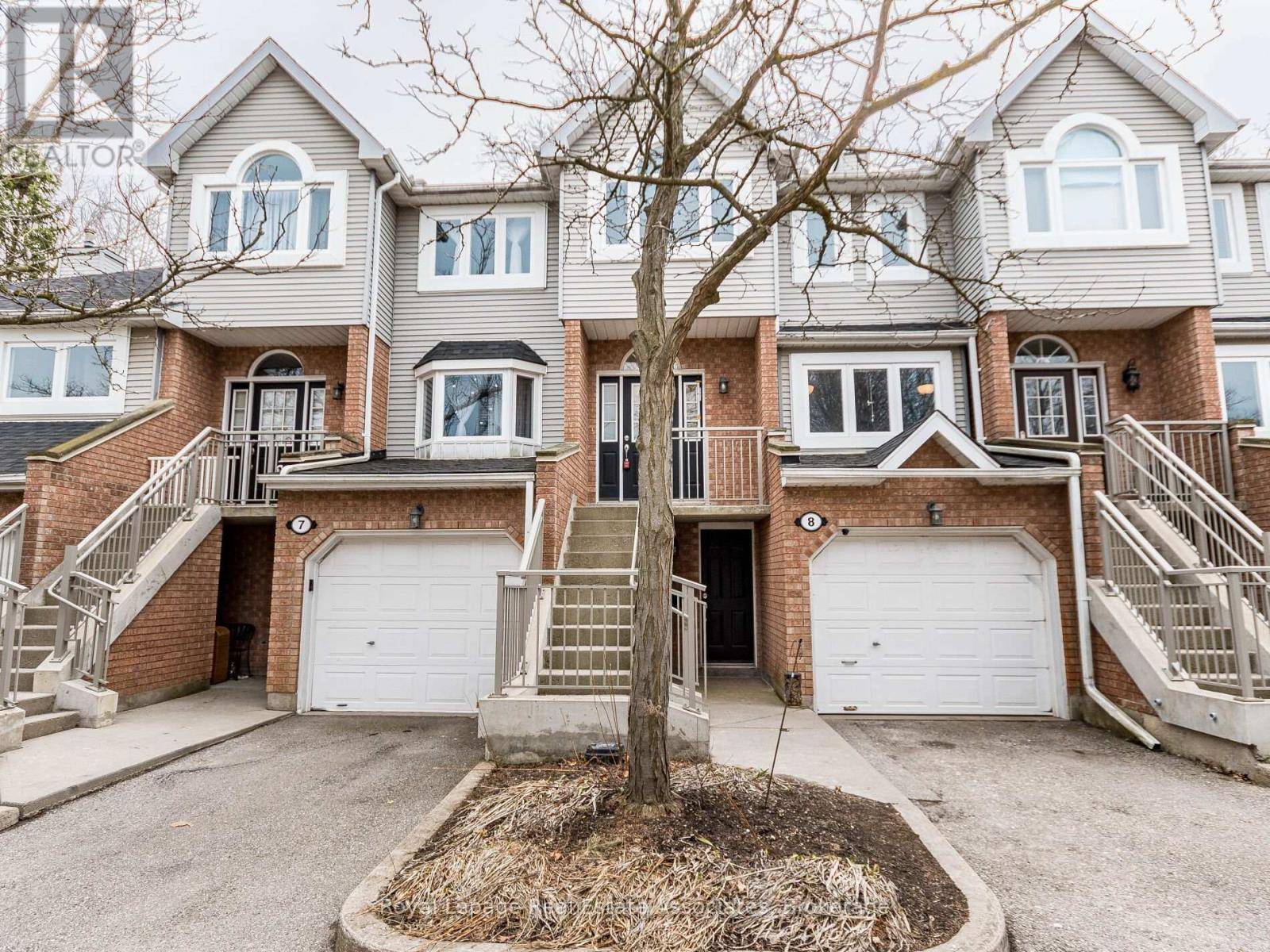 310 Christopher DR #8, Cambridge, ON N1P1B4