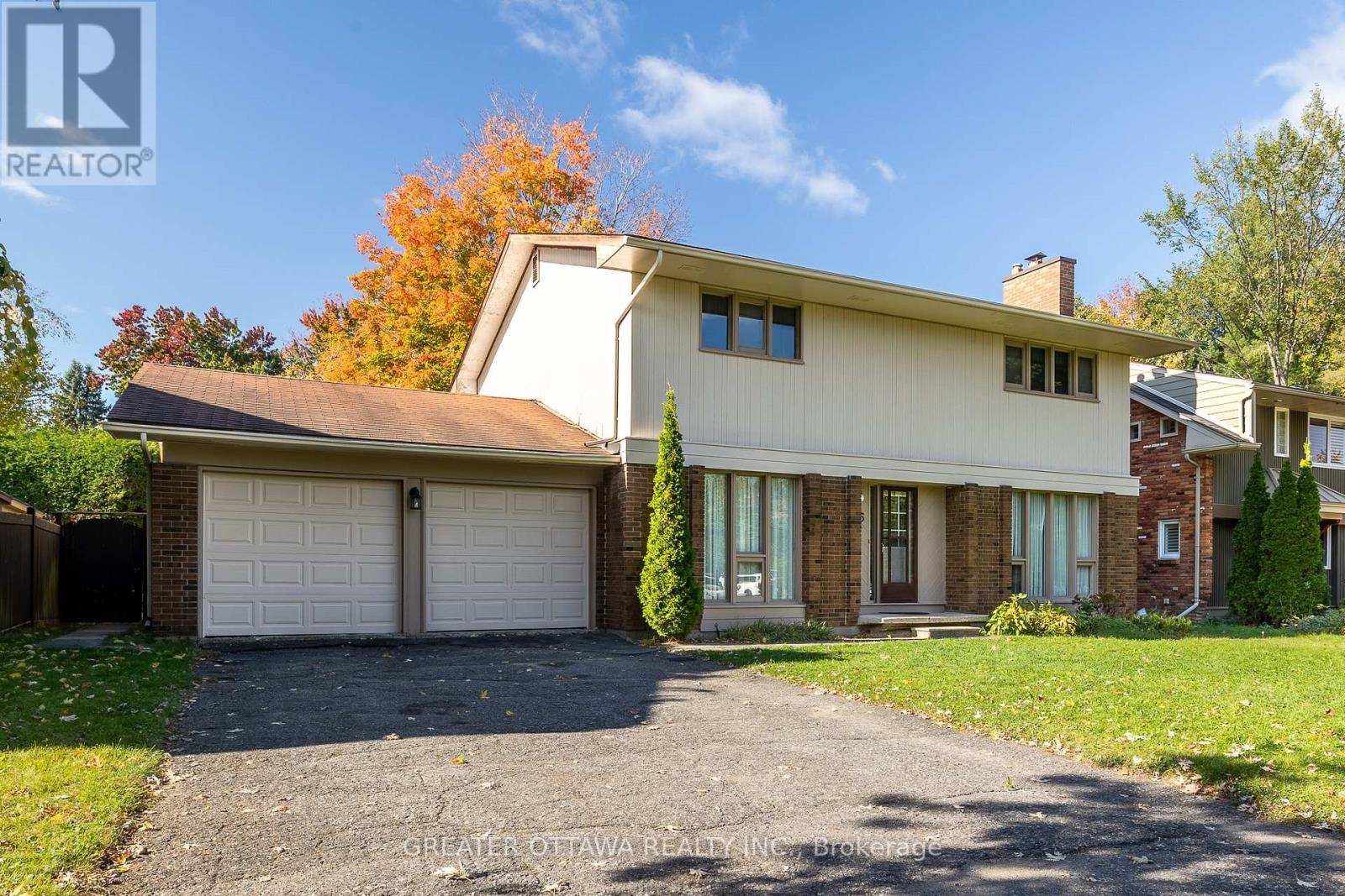 15 RUTHERFORD CRESCENT S, Ottawa, ON K2K1N1