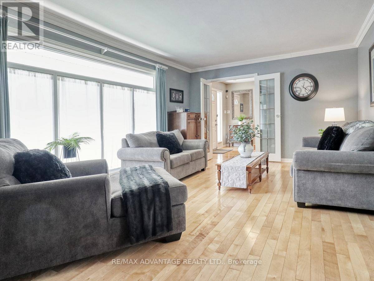 London South (south N), ON N6J3P5,62 PADDOCK GREEN CRESCENT