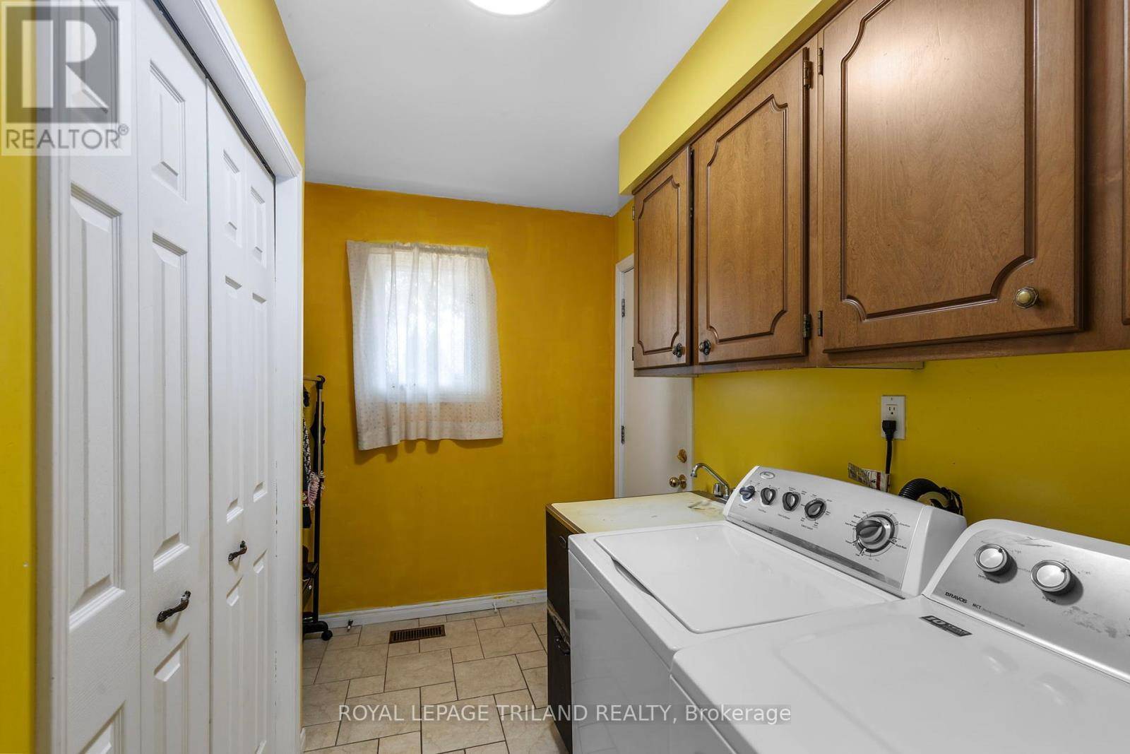 London South (south N), ON N6J4M5,43 MOUNTAINVIEW CRESCENT