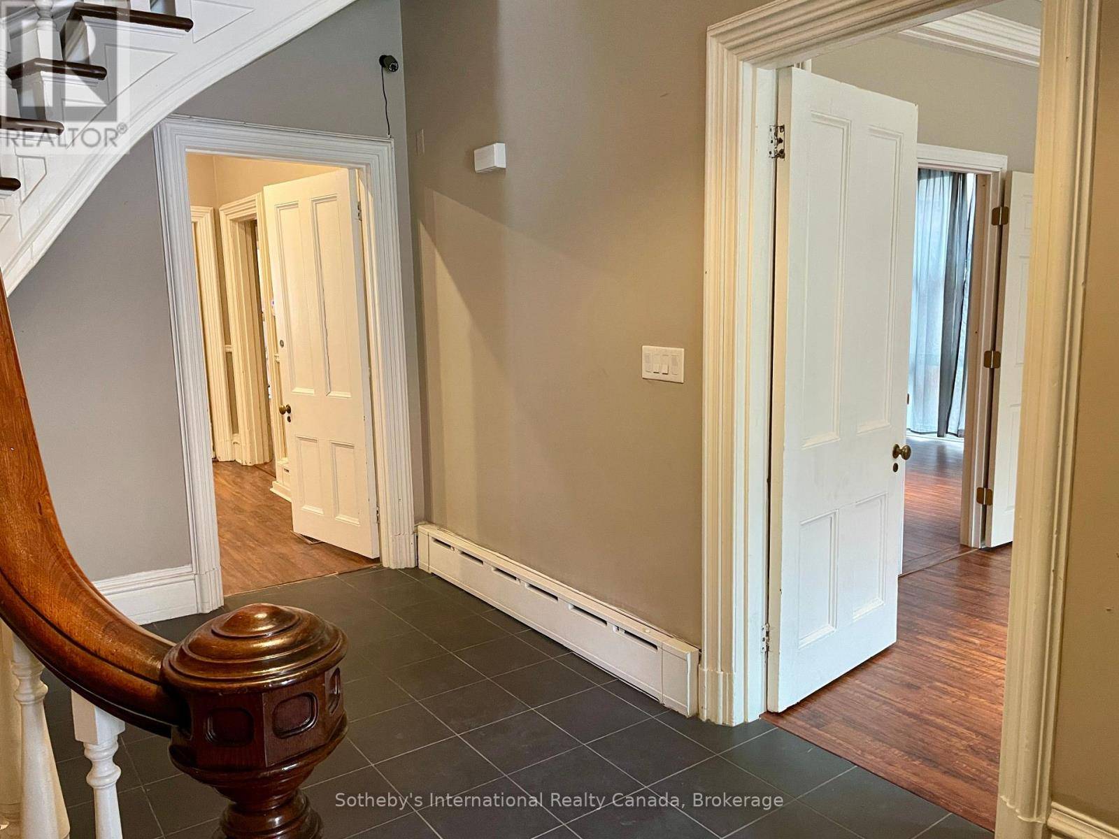 Hamilton (durand), ON L8P3C8,203 MacNab ST South #1