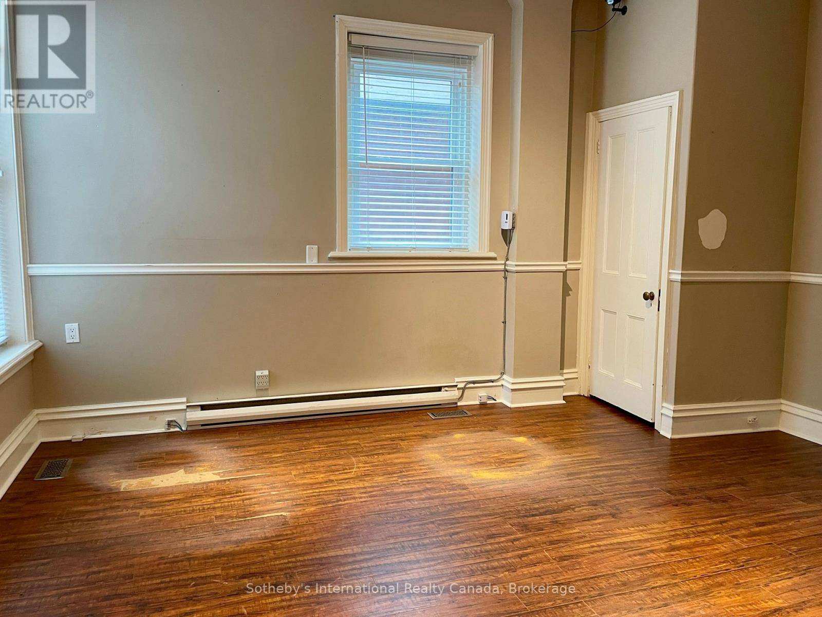 Hamilton (durand), ON L8P3C8,203 MacNab ST South #4