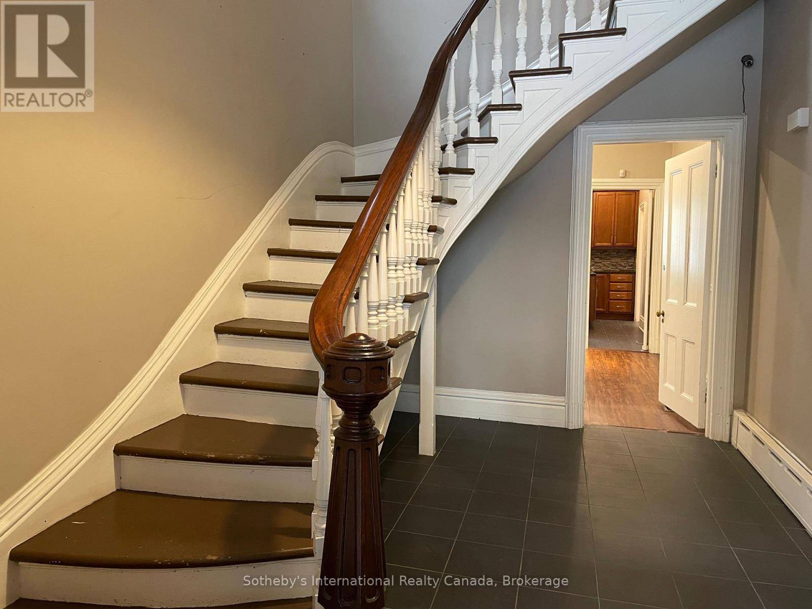 Hamilton (durand), ON L8P3C8,203 MacNab ST South #6