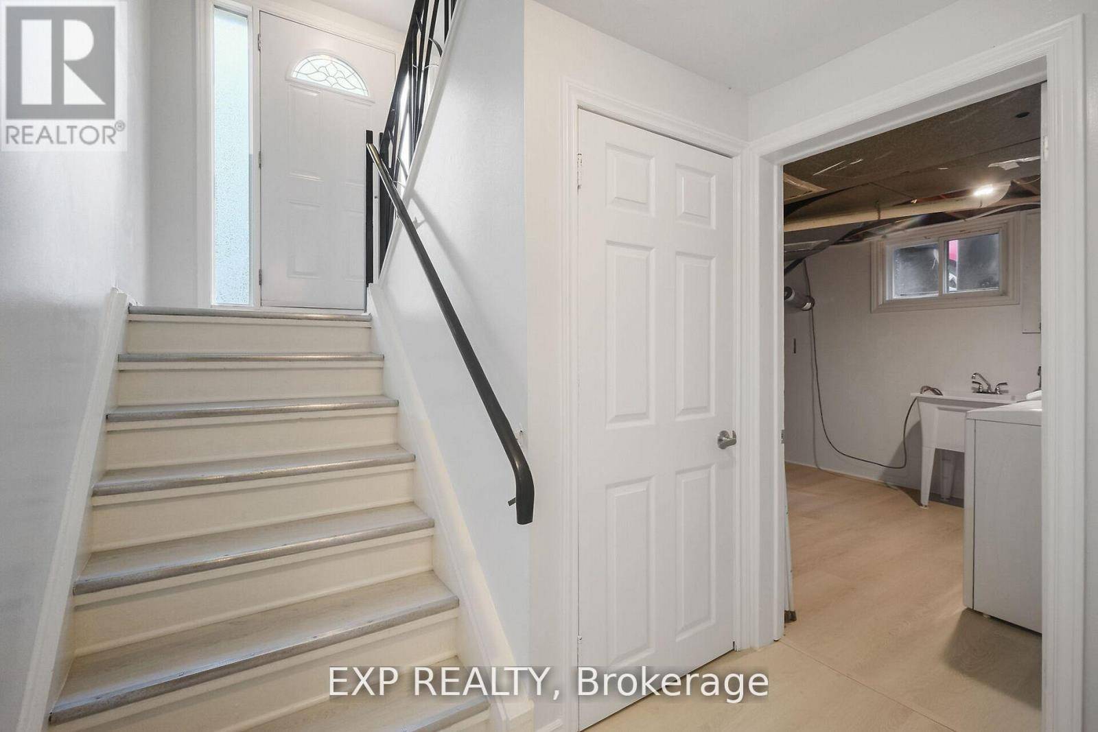 Ottawa, ON K2B6C9,820 VICK AVENUE