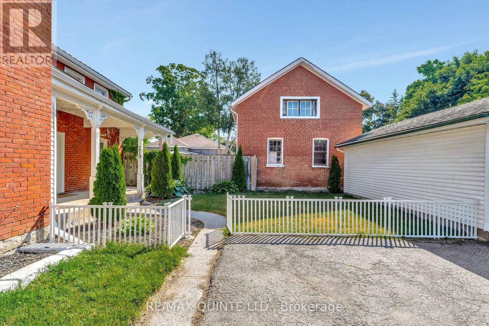 Belleville (belleville Ward), ON K8N3L5,219-221 ANN STREET