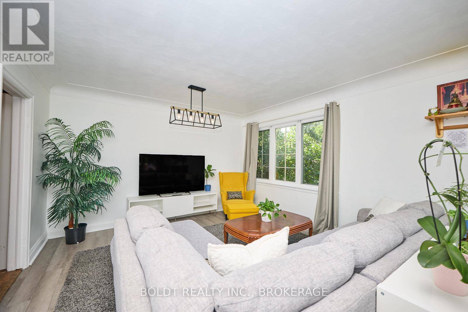 Hamilton (stoney Creek), ON L8G2L9,79 FELKER AVENUE S