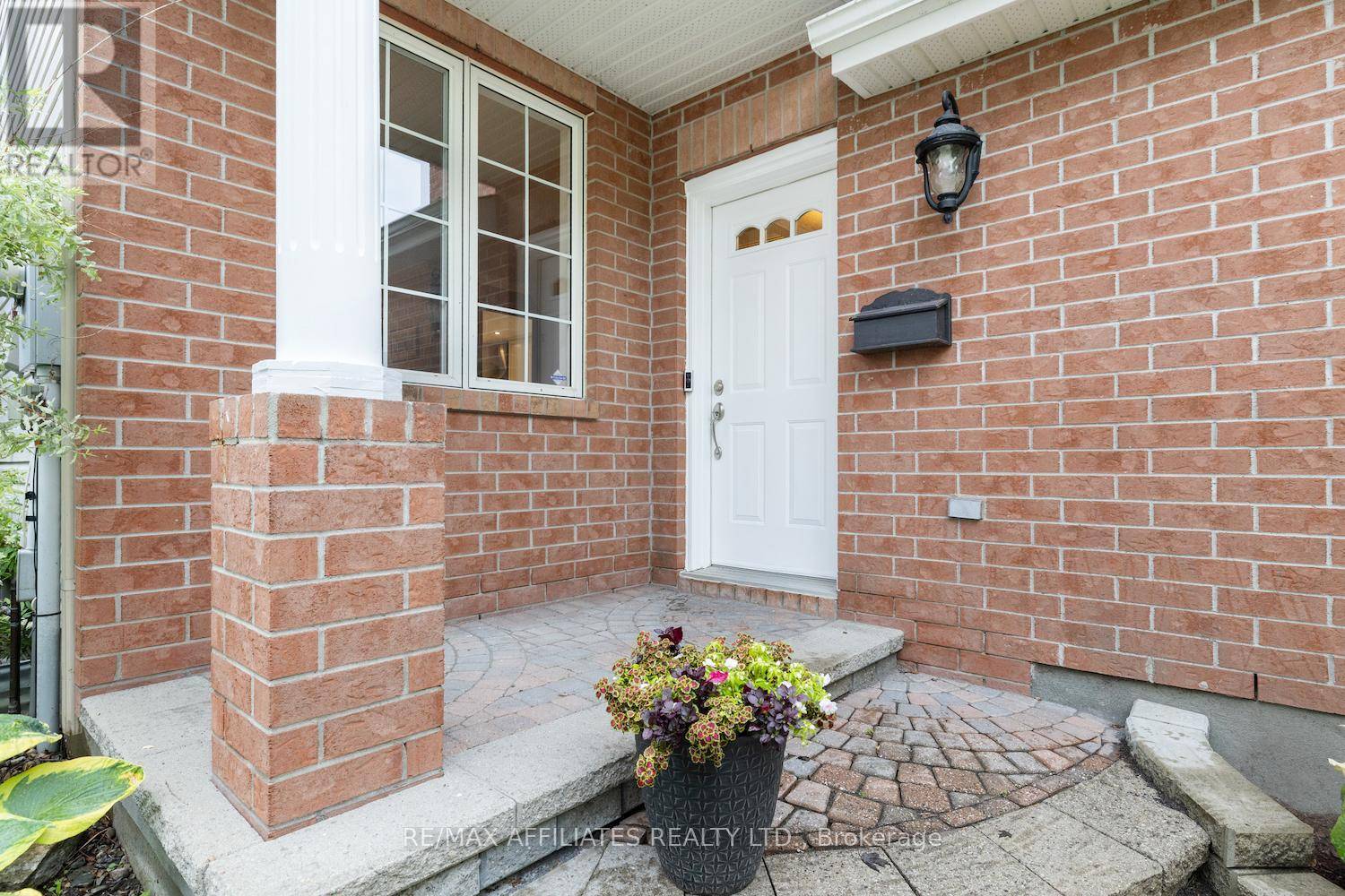 Ottawa, ON K2J4R1,24 JAMES LONG COURT