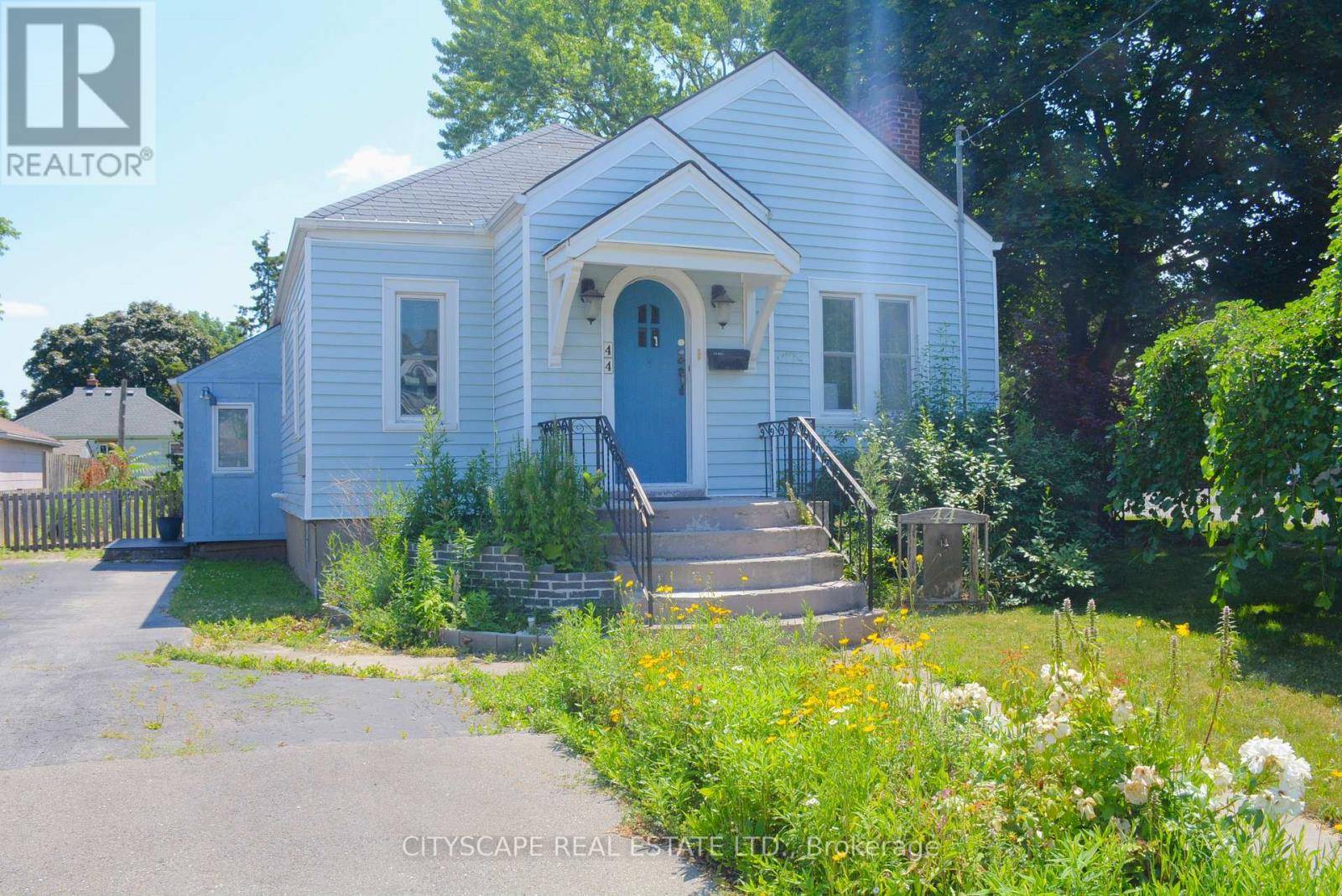 44 LORNE STREET, St. Catharines (e. Chester), ON L2P3C4