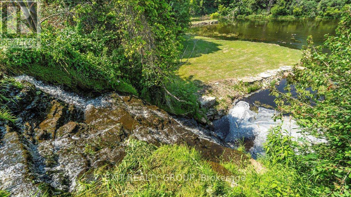 Prince Edward County (picton), ON K0K2T0,782 COUNTY RD 49