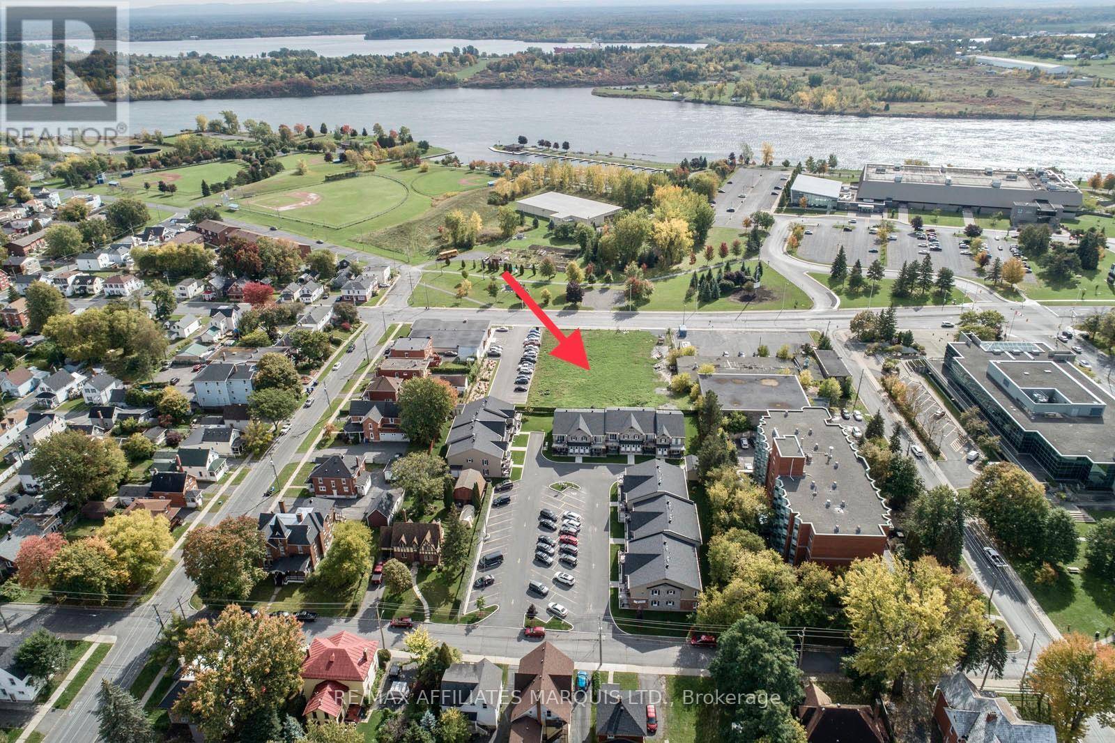 Cornwall, ON K6H1A2,229 WATER ST East #206