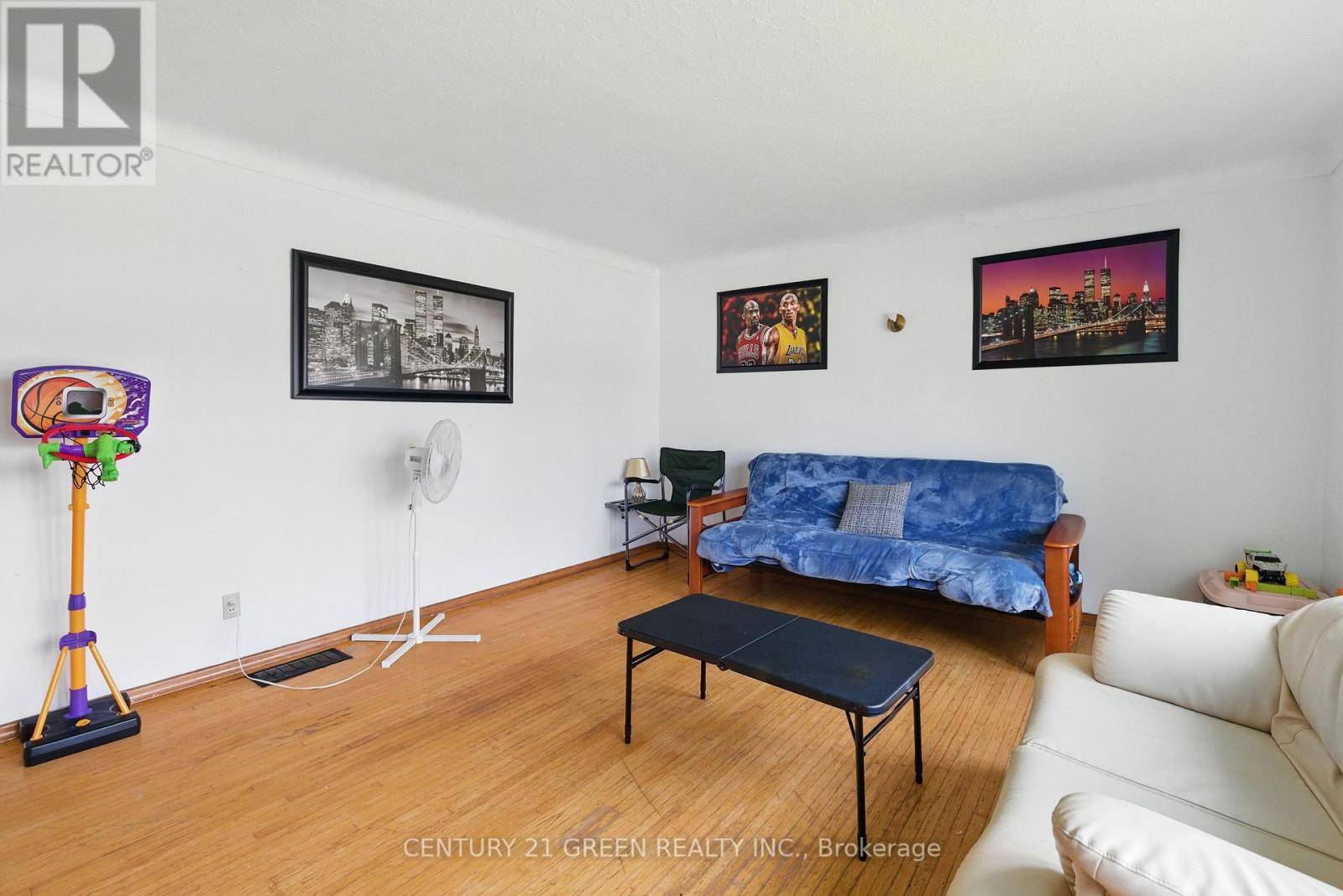 St. Catharines (secord Woods), ON L2P1X3,42 BLOOMFIELD AVENUE