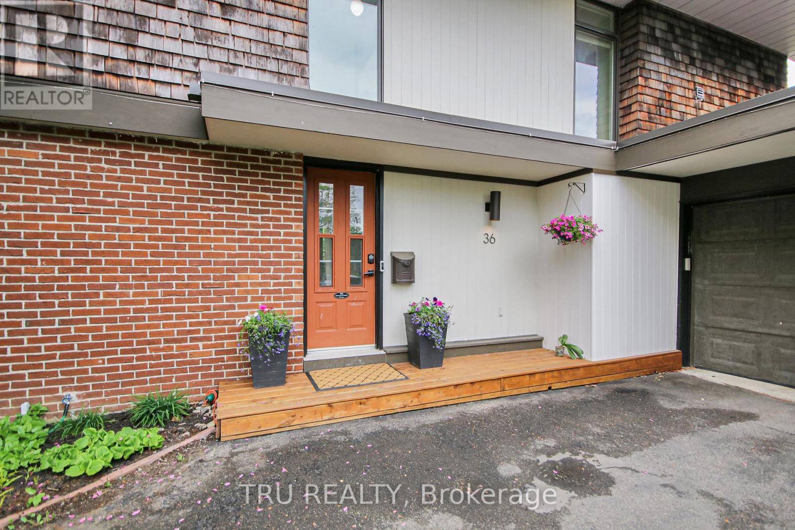 Ottawa, ON K2K1G2,36 VARLEY DRIVE