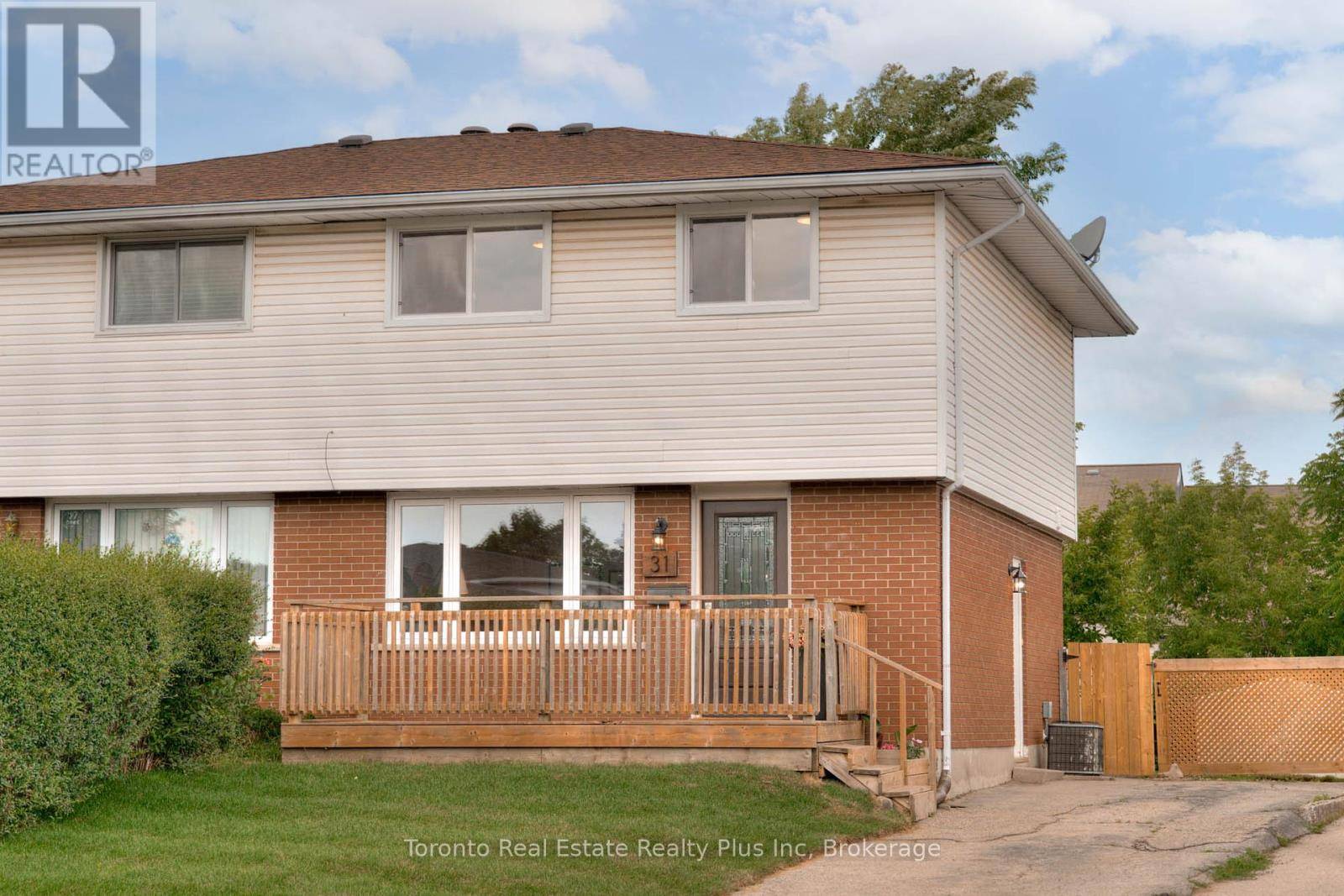 31 ROBERTS CRESCENT, Kitchener, ON N2E1A6