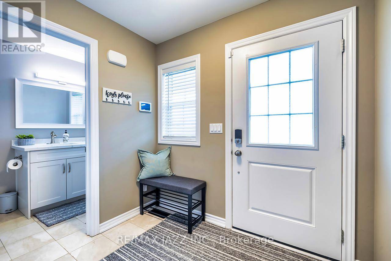 Cobourg, ON K9A3C5,706 ONTARIO STREET