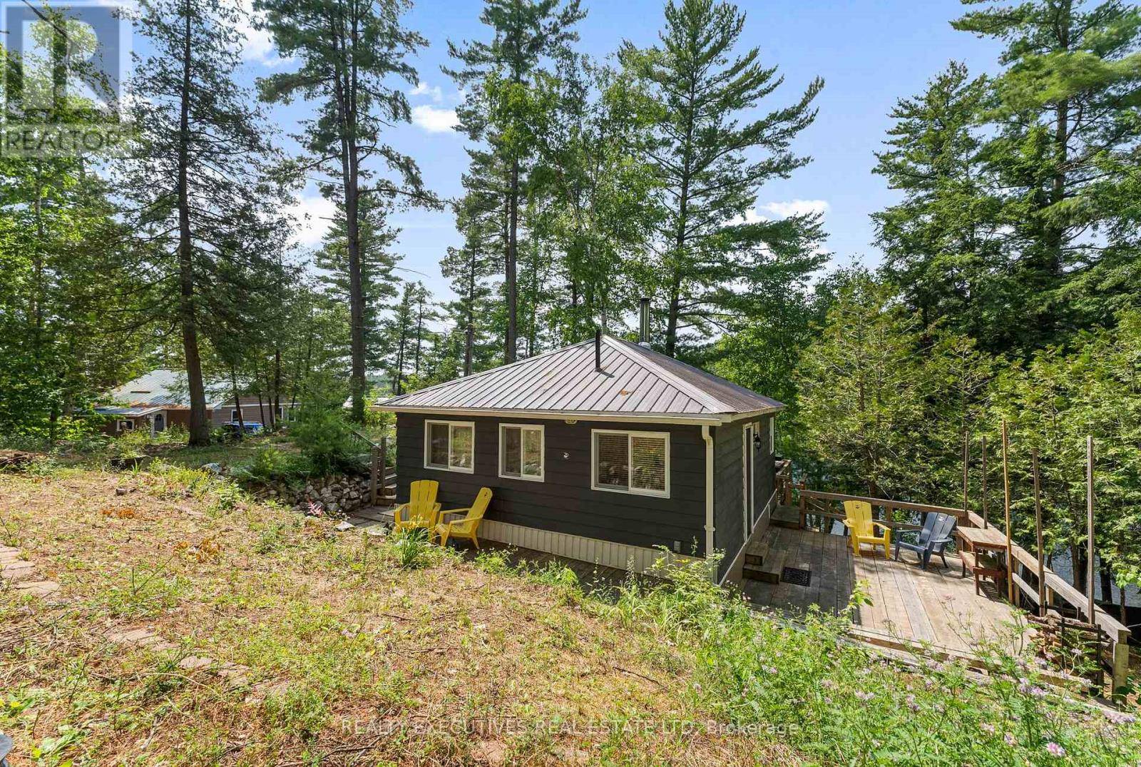 Tay Valley, ON K7H3C9,2046 CYR POINT ROAD