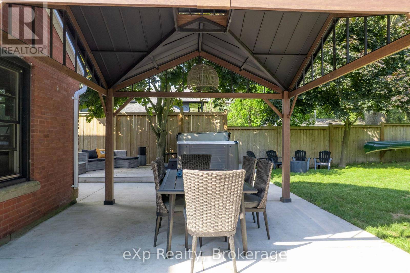 Kincardine, ON N2Z2J1,581 QUEEN STREET