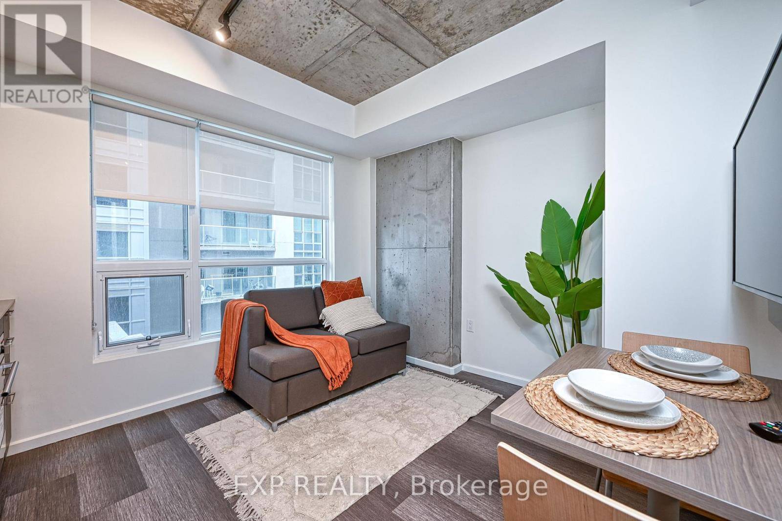 211 Besserer ST #502-A, Ottawa, ON K1N6A9
