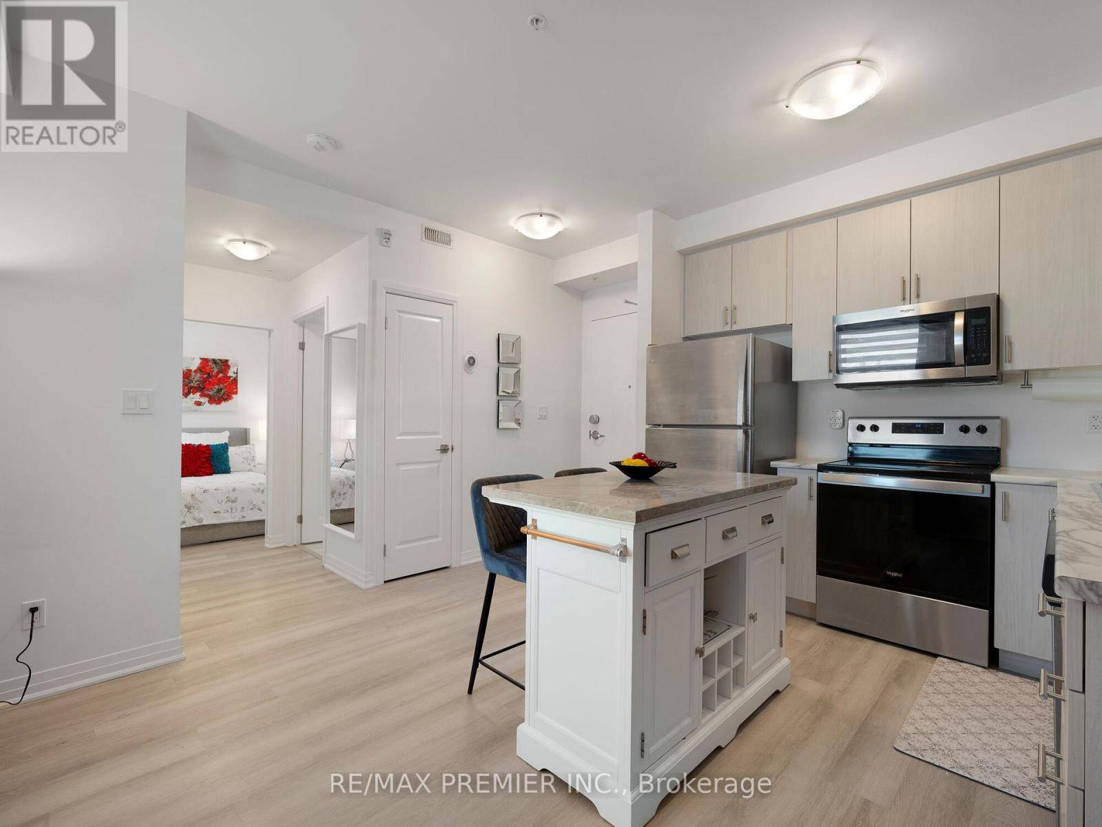 5 Hamilton ST North #205, Hamilton (waterdown), ON L8B2A4