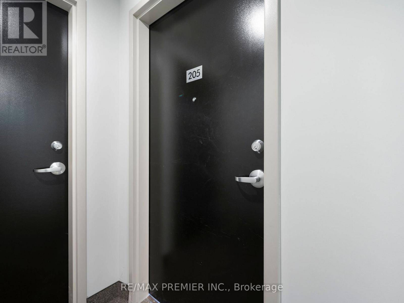 Hamilton (waterdown), ON L8B2A4,5 Hamilton ST North #205