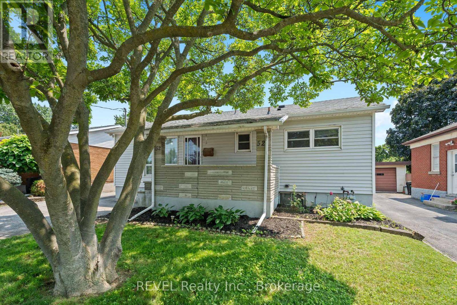 St. Catharines (lakeport), ON L2N4A5,52 DOROTHY STREET