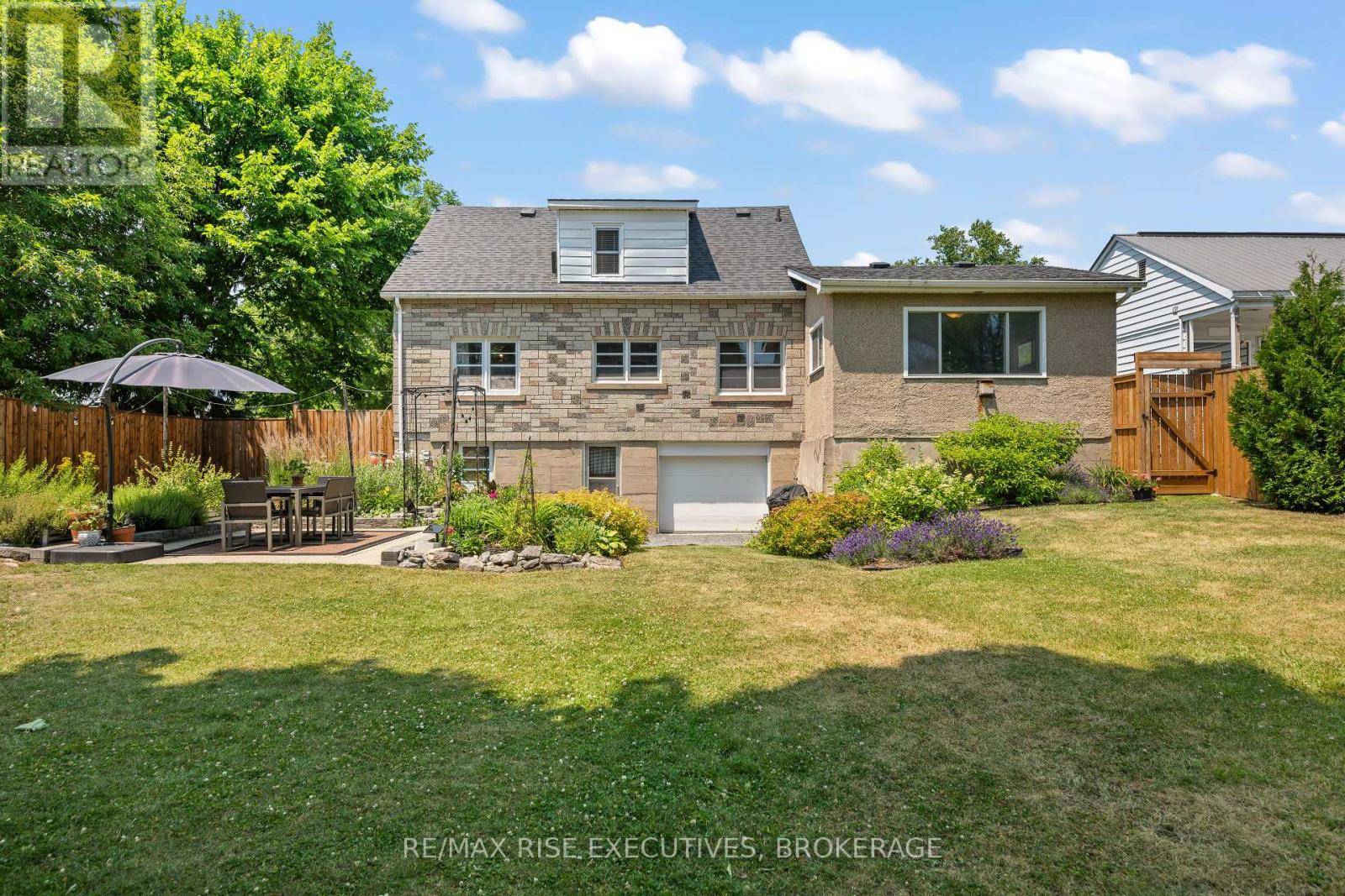 Greater Napanee (greater Napanee), ON K7R2B4,320 DUNDAS STREET W