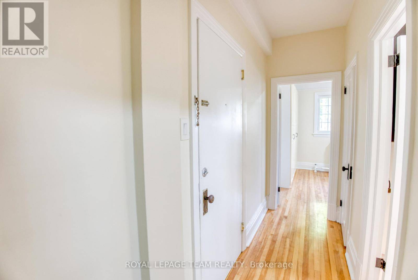 Ottawa, ON K1M1J6,480 OAKHILL ROAD