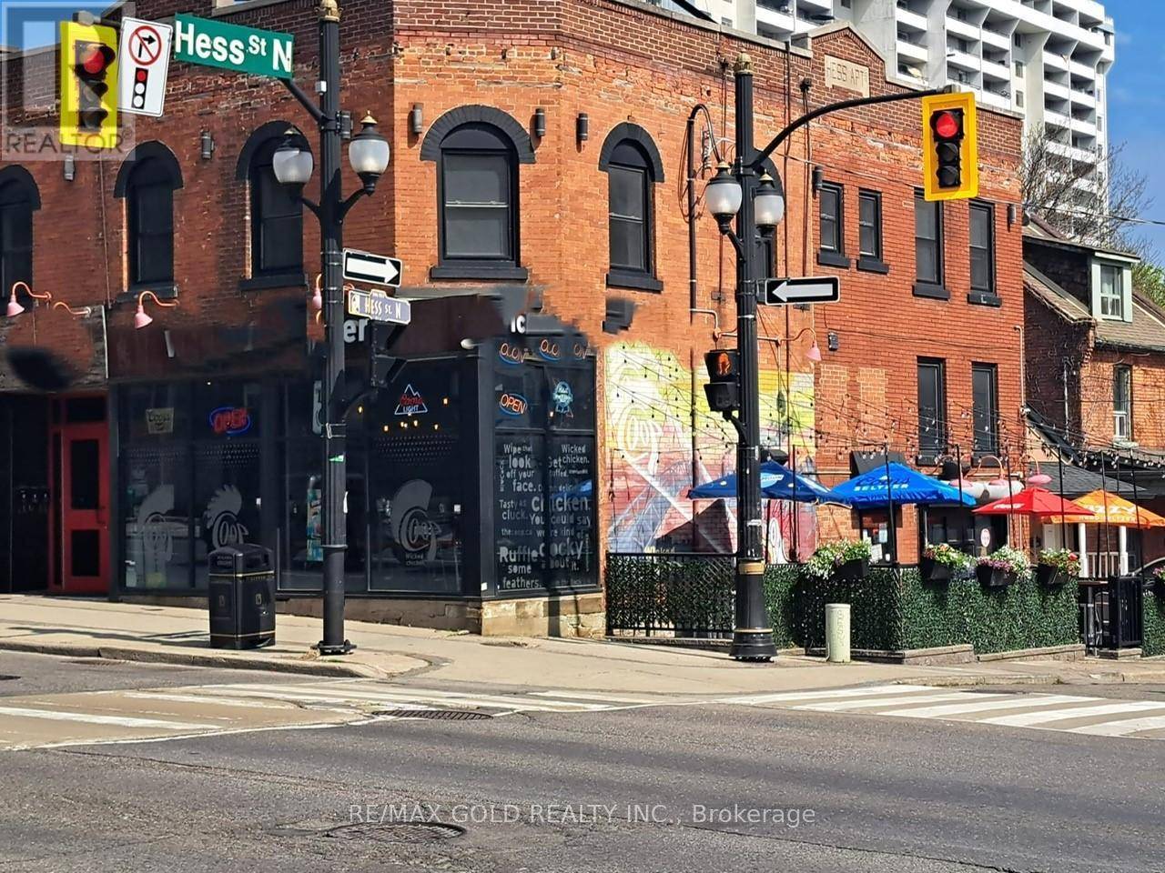 Hamilton (central), ON L8P1B1,272 KING STREET W