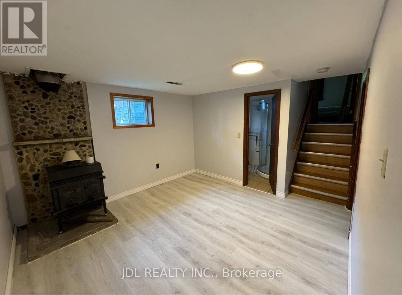 Waterloo, ON N2L3V1,384 Albert ST #B