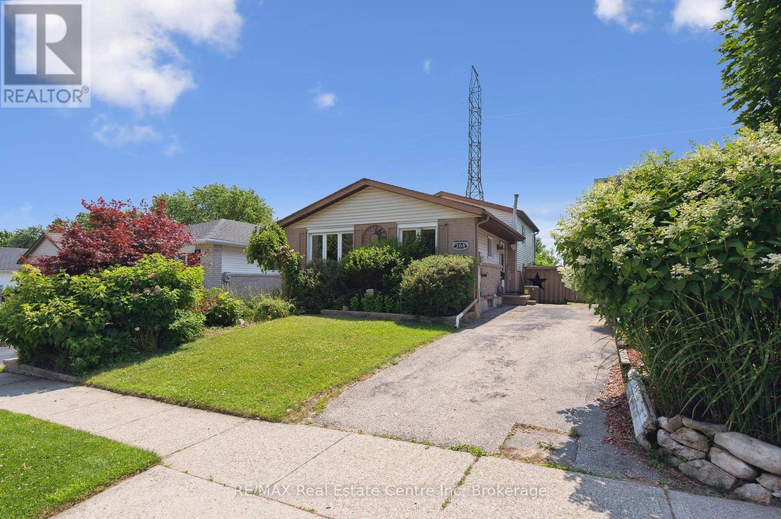 Cambridge, ON N1R6Z8,164 MACATEE PLACE